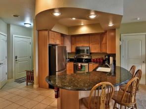 Unit 411a 1 BD/ 1 BA Condo