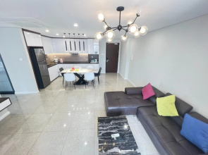 The Goldview Apartment - Luxury Apartment & Furnished Suites & River View & Infinity Pools & Gym & BBQ & High speed internet & Centrally located
