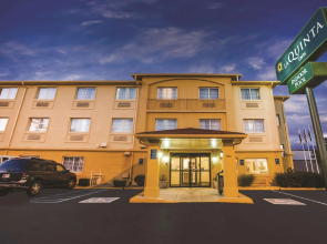 La Quinta Inn Indianapolis North At Pyramids