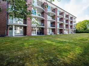 Ferienwohnung-11-mit-Terrasse-und-Strandkorb-am-Strand-Haus-Hohe-Worth-Duhnen
