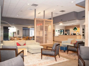 GreenTree Inn & Suites Phoenix Sky Harbor