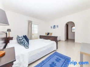Q 02 - Bedroom 2 in Casa do Topo Guesthouse