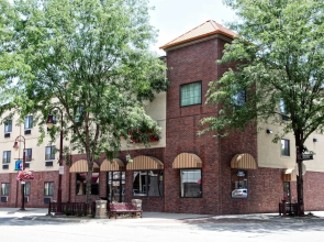 Shenandoah Inn & Suites