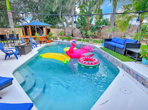 Urban Oasis W/hot Tub, Heated Pool And Private Movie Theater 2 Bedroom Home by RedAwning