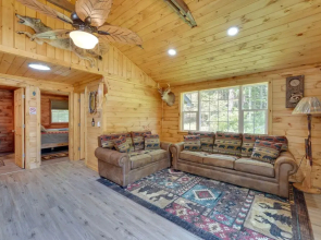 Cozy Ellicottville Cabin w/ Water Views - Near Ski