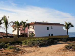 The Cerritos Beach Inn