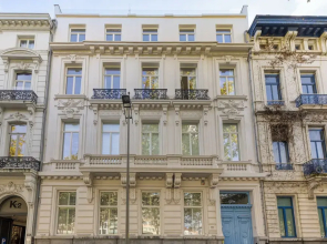 Luxurious 3-Bedroom 280sqm center
