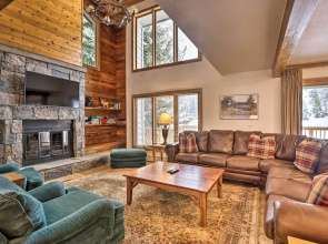Luxe Vail Valley Retreat w/ Hot Tub!