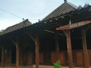 Homestay Mbah Mul by ZUZU