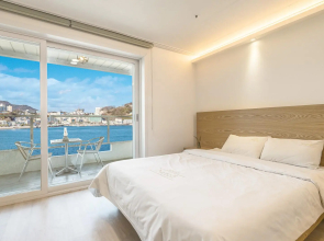 Yeosu Napoliy Pension