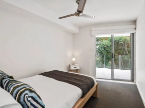 Luxury Townhouse 250m to the Beach