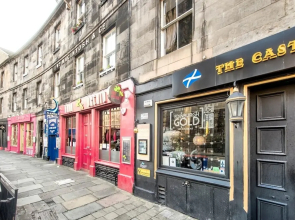 Lovely 2Br Home Next To The Castle