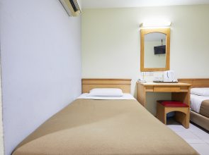 Tang City Hotel, Petaling Street, Merdeka PNB 118 Tower