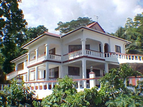 Studio in Mahe, With Wonderful sea View, Furnished Terrace and Wifi -