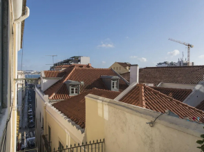 Trendy & Lightful Apartment