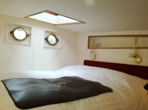 Hotel Barge Waternimf