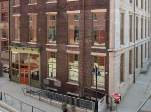 High-Rise Downtown Apts by Frontdesk