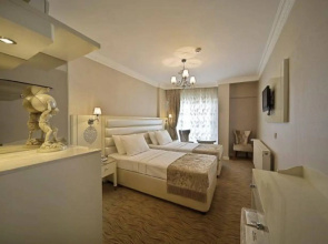 Royce Hotel