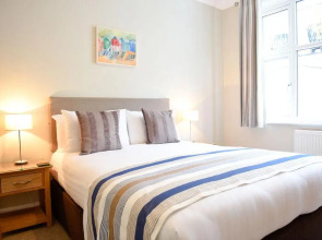 Riviera Hotel & Holiday Apartments