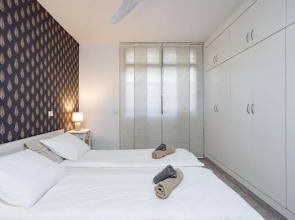 102 GIGANTES Oasis Deluxe by Sunkeyrents