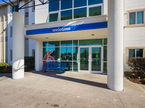 Motel 6 Whitby, ON - Toronto East