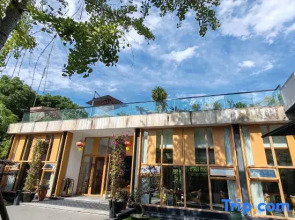 Liuhe Bisu Hot Spring Hotel (Qingcheng Mountain store)