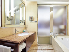 The Westin Nanjing Xuanwu Lake