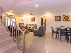 Villa Waree 5 minutes from City and Beach