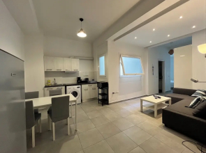 Vibrant Omonia Oasis, Modern Apartment in the Heart of Athens