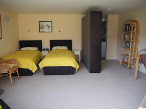 Truro apartment in a stunning quiet location