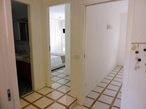 Loris House