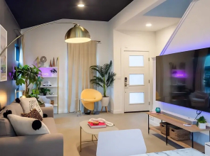 Downtown Austin Oasis w Pool & Hot Tubsleeps 16