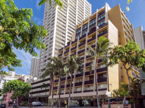 Beautiful Studio in the Heart of Waikiki, 1 Block to Beach, Split AC & WiFi