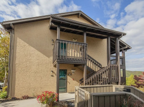Raven Crest Condo 413 by Heritage Cabin Rentals
