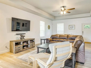 Outdoor Bar & Fire Pit: Navarre Getaway!