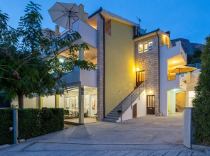 Beautiful Home in Lokva Rogoznica With Wifi and 4 Bedrooms