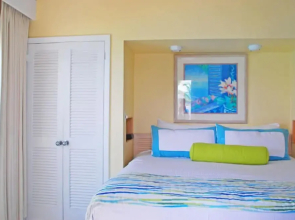 Beach Front Resort On Beautiful Beach Near Atlantis