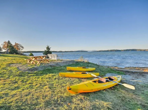 Luxurious Oceanfront Flanders Bay Home w/ Kayaks!