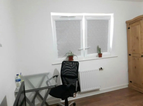 2 double rooms available in 3 bedroom house