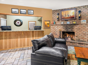 Days Inn by Wyndham Show Low