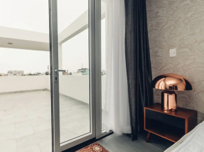 D3 Luxury Como Service Apartment NearD1