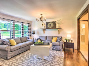 Charming Country Cottage: 5 Mi to Downtown Tulsa!