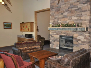 Getaway The Meadows 228a Hotel Style - Sleeps 4 Studio Bedroom Condo