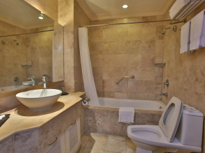 Crown Regency Suites & Residences - Mactan