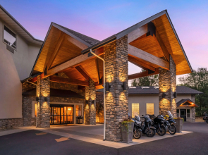 Best Western Lodge At River's Edge