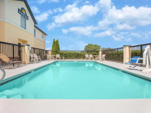 Days Inn By Wyndham Lincoln