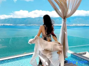 Designer Lake View Holiday