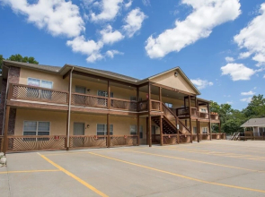 Condo A-7 3 Bedroom Condo by Redawning