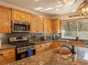 39 - Alpenweg Cottage 3 Bedroom Home by Redawning