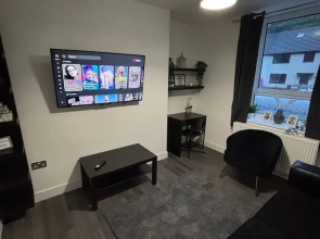 Shawforth - 2 Beds - Sleeps 4 - Street Parking
